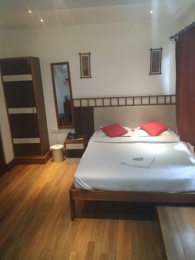 Hotel Shaurya Inn Шиллонг Экстерьер фото